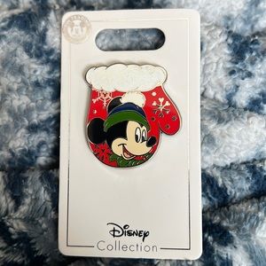 Mickey Mouse Christmas glove pin